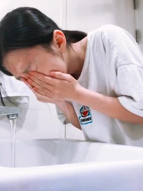 bé học sinh loli mặt cute nứng lồn thủ dâm bất chấp - phần 4